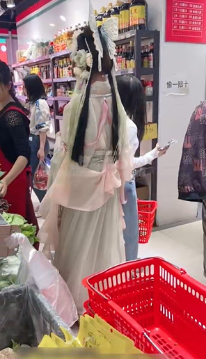 Cosplay pakaian kerajaan tiongkok pulang di genjot misua