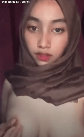 ABG hijab cantik putih mulus remes toket karna sange