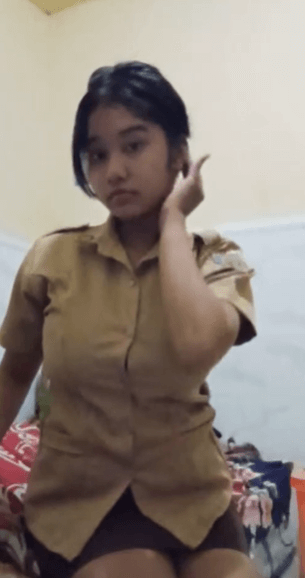 ABG Sekolah tobrut bugil spil memek sempit