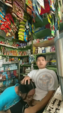 Penjaga warung ajakin nyepong tante di embat