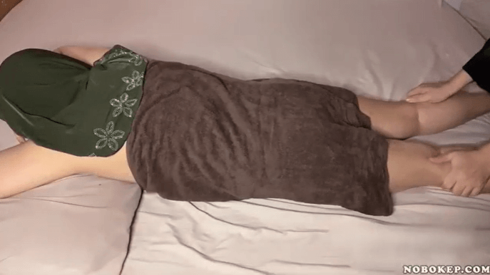 pijit Tante Hijab bayar pake ngewe