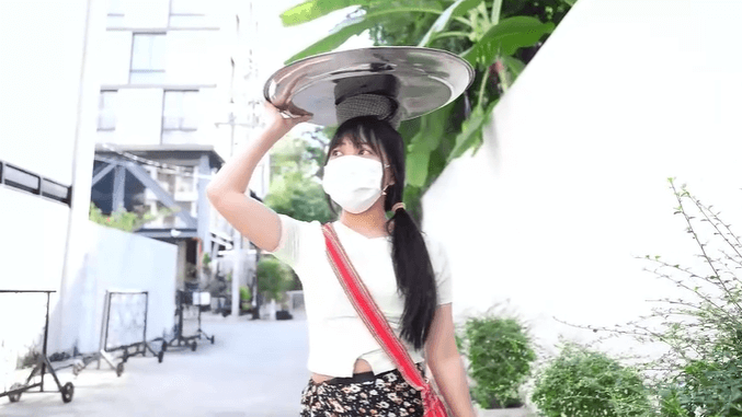 Pedagang buah di myanmar masuk angin minta dipijit suami