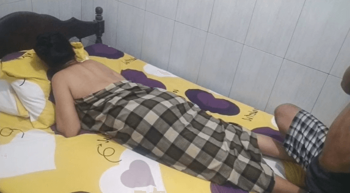 Bokep Pijat Maryono Abis Pijit Tante STW Ngentot Crot Luar